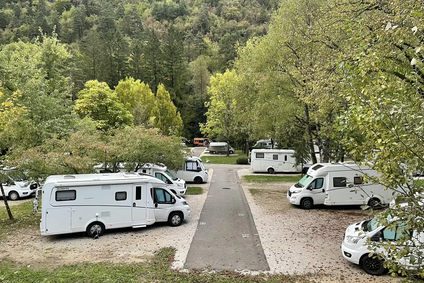 Camping Bled, Slovinsko 2024, v říjnu rozhodně nepraskal ve švech, naopak volných parcel bylo víc než dost FOTO Tomáš Málek